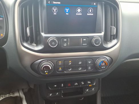 Used 2022 Chevrolet Colorado Z71 AWD/4WD image 17