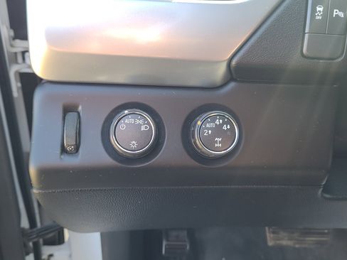 Used 2015 Chevrolet Tahoe 4WD image 15