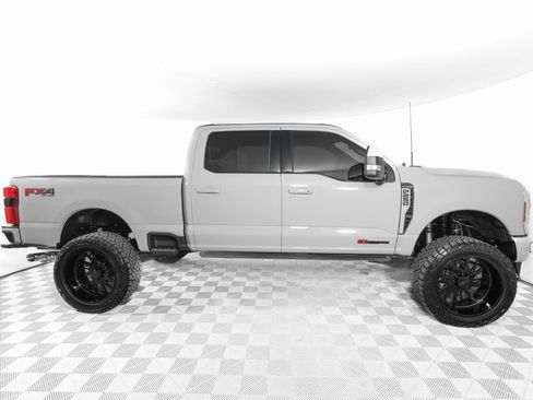 Used 2026 Ford F250 Platinum w/ Platinum Plus Package image 5