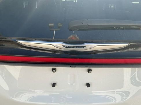 Used 2024 Chrysler Pacifica Touring-L FWD image 30