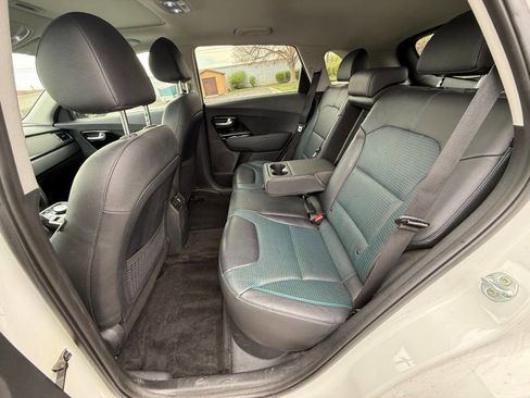 Used 2019 Kia Niro EX Premium image 11