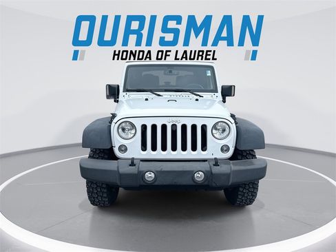 Used 2015 Jeep Wrangler Rubicon w/ Power Convenience Group image 3