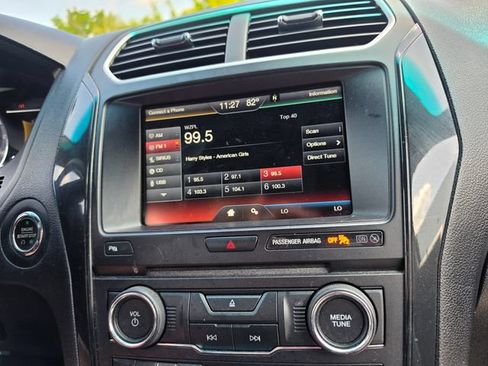Used 2016 Ford Explorer XLT w/ Equipment Group 202A FWD image 45