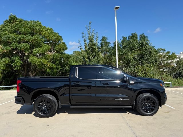 Used 2024 Chevrolet Silverado 1500 High Country w/ Midnight Edition AWD/4WD image 4