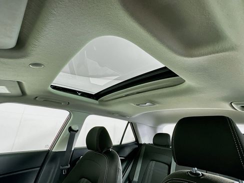 Used 2025 Hyundai Venue SEL FWD image 24