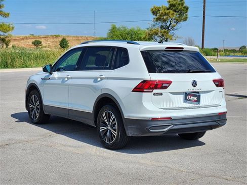 Used 2024 Volkswagen Tiguan SE image 5