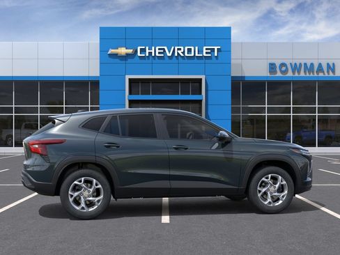 New 2026 Chevrolet Trax LS w/ LS Convenience Package FWD image 5