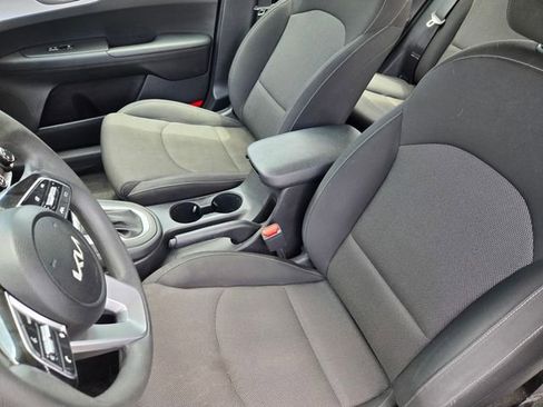 Used 2022 Kia Forte LXS FWD image 26