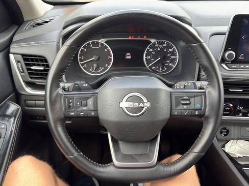 Used 2025 Nissan Rogue SV FWD image 8