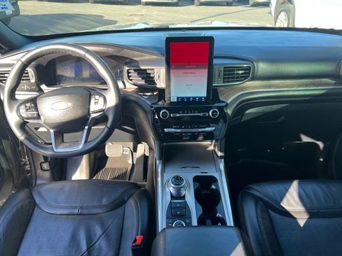 Used 2022 Ford Explorer Platinum w/ Equipment Group 601A image 5
