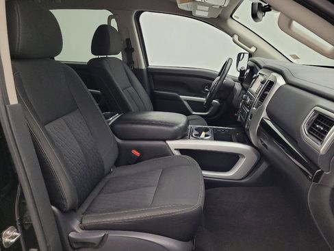 Used 2018 Nissan Titan SV w/ SV Convenience Package image 21