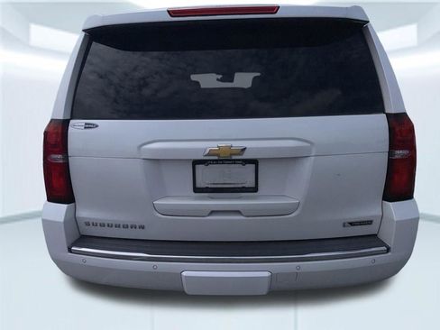 Used 2017 Chevrolet Suburban Premier RWD image 8