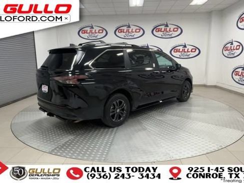 Used 2024 Toyota Sienna XLE Woodland Edition AWD/4WD image 8