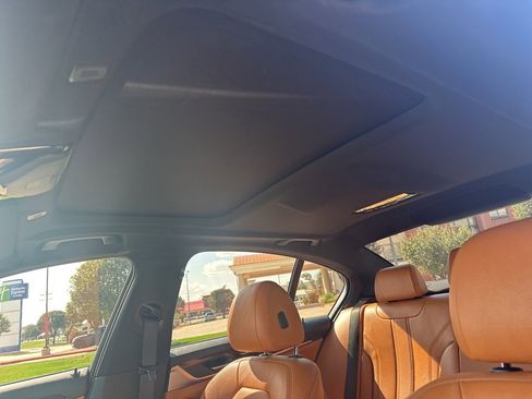 Used 2020 BMW 540i xDrive w/ Premium Package image 12