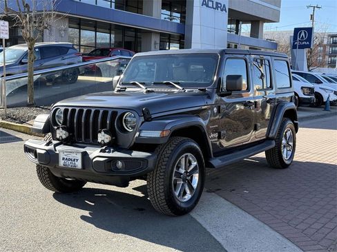 Used 2019 Jeep Wrangler Unlimited Sahara image 3