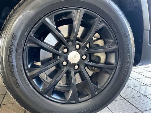 Used 2020 Jeep Cherokee Latitude FWD image 34