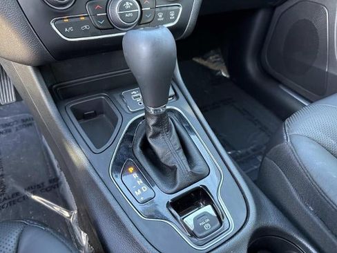 Used 2021 Jeep Cherokee Limited FWD image 23