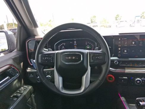 Used 2024 GMC Sierra 1500 SLT AWD/4WD image 9
