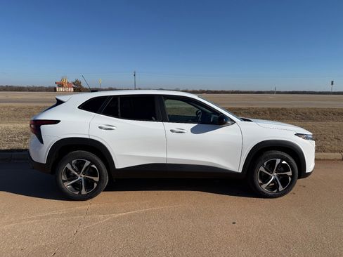 New 2026 Chevrolet Trax RS w/ Sunroof Package image 2