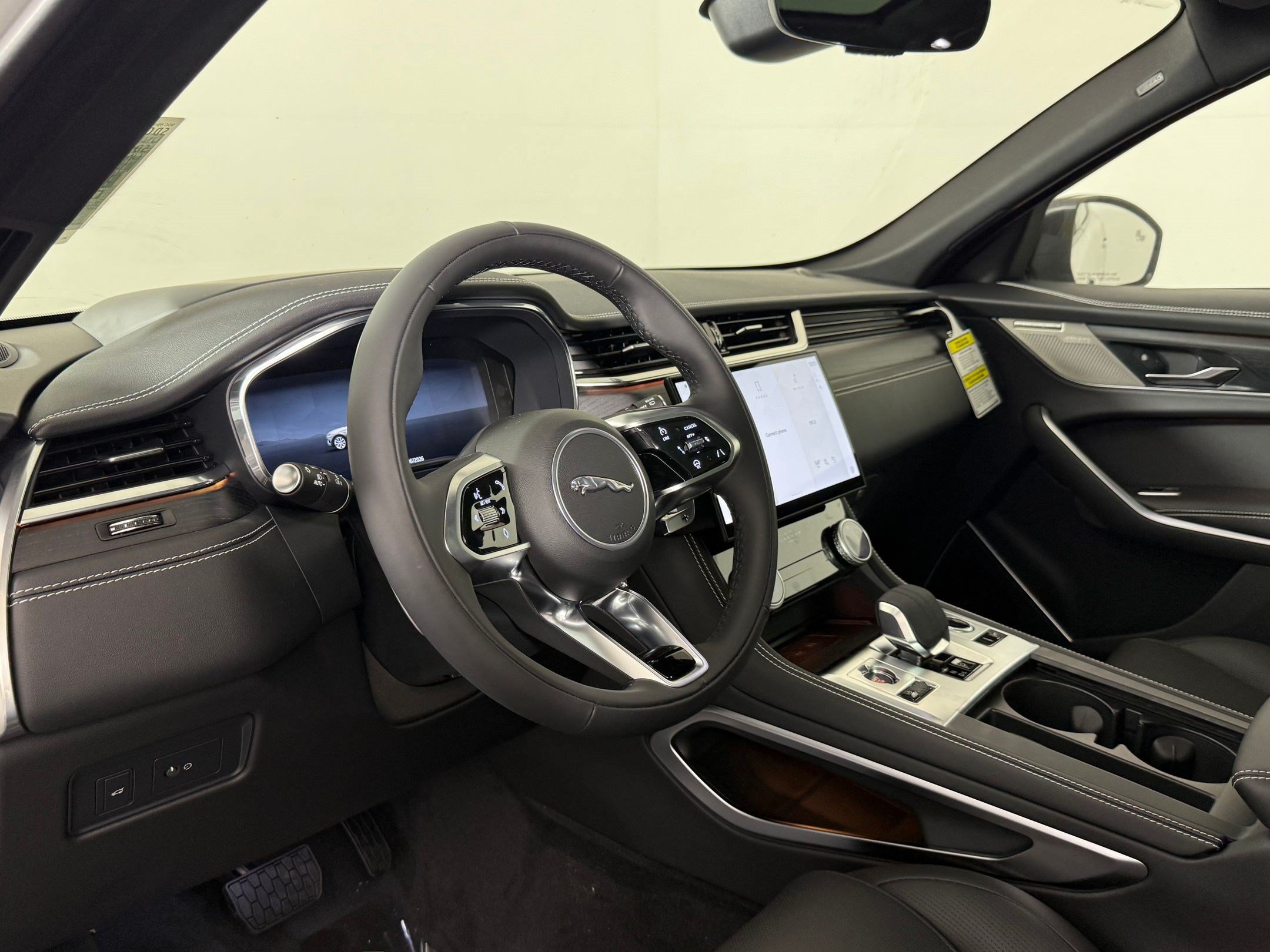 New 2026 Jaguar F-PACE R-Dynamic S AWD/4WD image 4