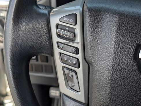 Used 2019 Nissan Titan SV AWD/4WD image 18