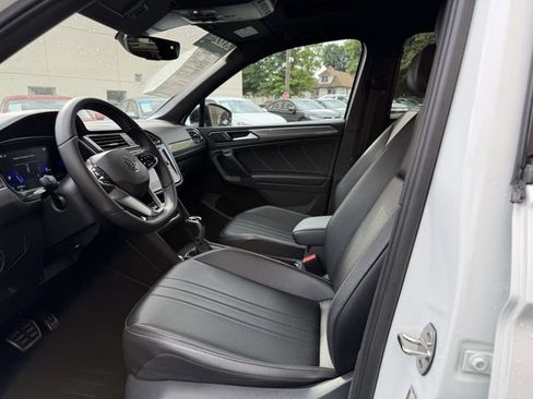 Certified 2022 Volkswagen Tiguan SE R-Line AWD/4WD image 18