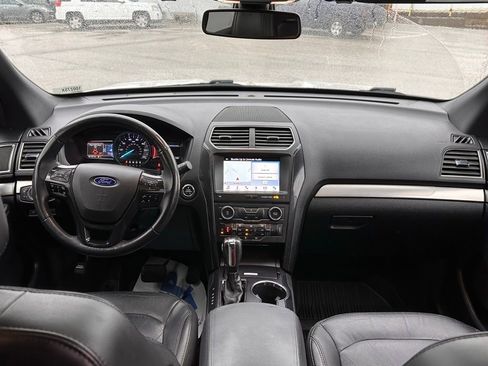 Used 2018 Ford Explorer XLT w/ Equipment Group 202A image 21
