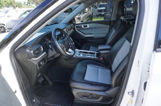 Used 2023 Ford Explorer XLT w/ Equipment Group 202A RWD image 18