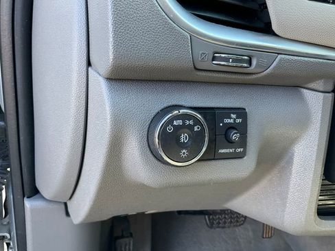 Used 2015 Chevrolet Traverse LT image 9