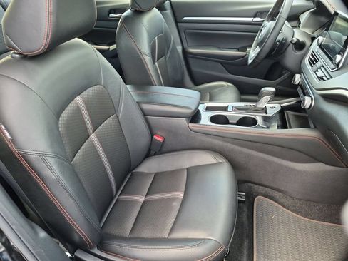 Used 2025 Nissan Altima 2.5 SR FWD image 30