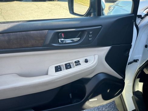 Used 2015 Subaru Forester 2.5i Premium image 11