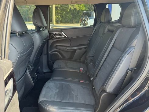 Used 2024 Mitsubishi Outlander SE image 11