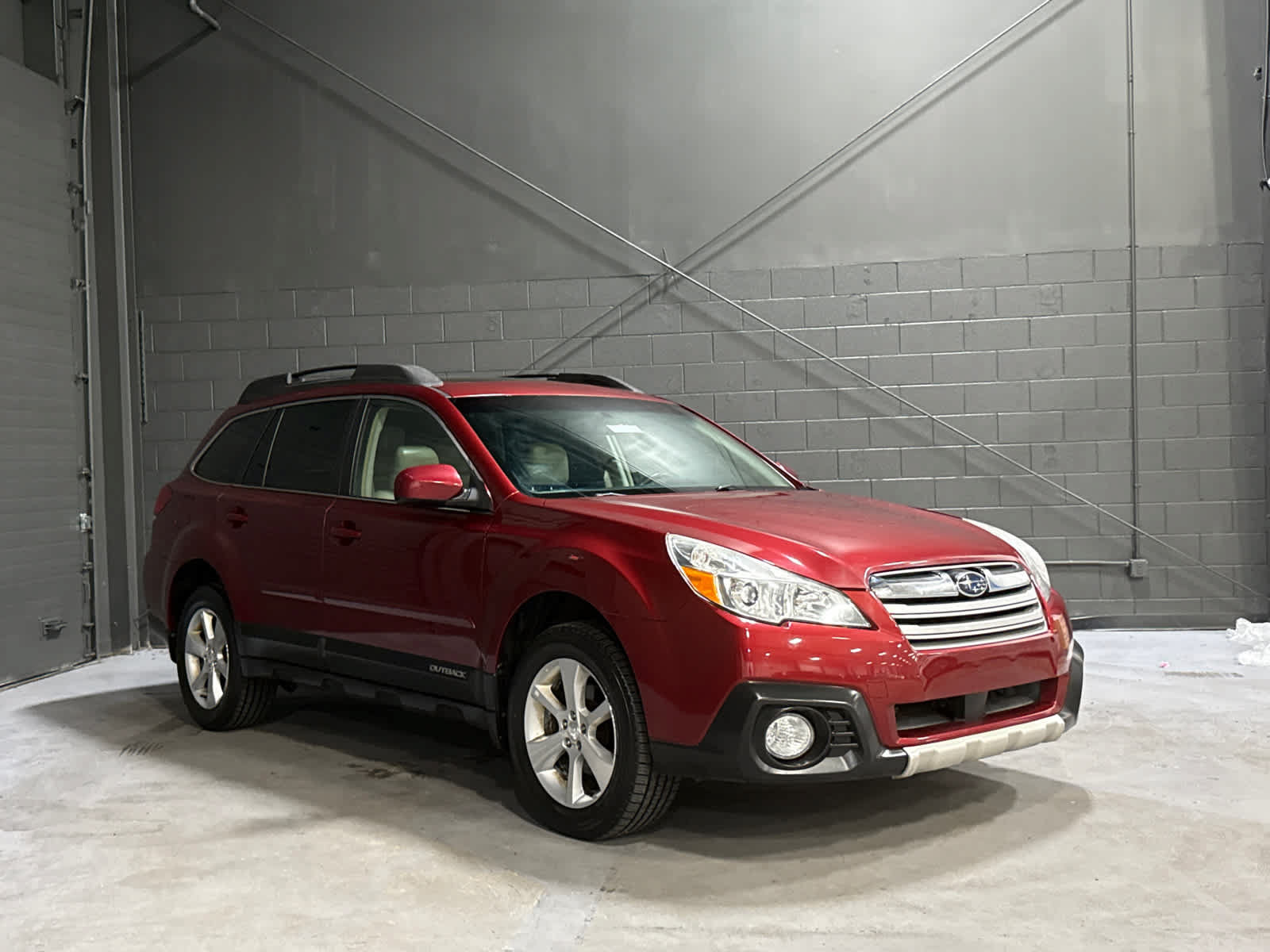 Used 2013 Subaru Outback 2.5i Limited AWD/4WD image 1