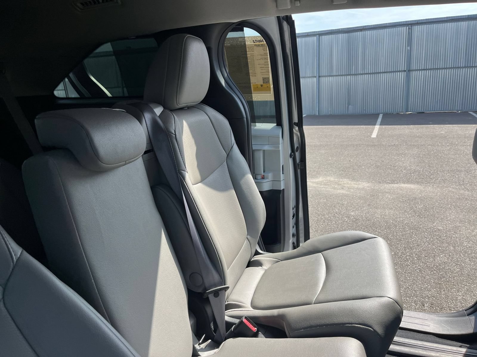 Used 2025 Toyota Sienna XLE FWD image 39