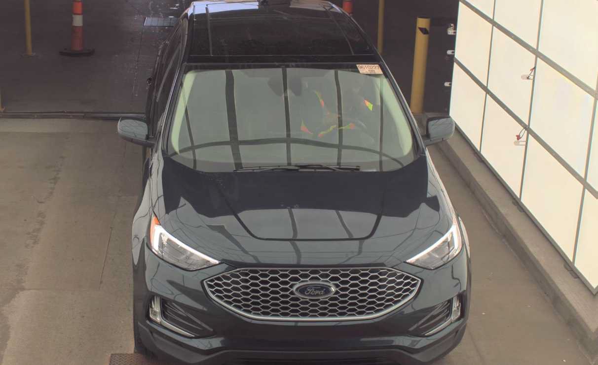 Used 2024 Ford Edge SEL w/ Convenience Package AWD/4WD image 2