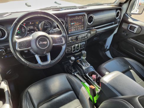 Used 2022 Jeep Wrangler Unlimited Sahara w/ Cold Weather Group image 19