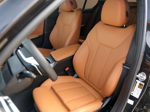 Used 2025 BMW 330i Sedan w/ Premium Package image 7