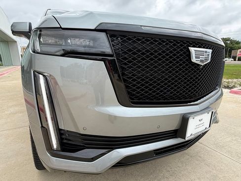 Used 2024 Cadillac Escalade ESV Sport Platinum w/ LPO, ONYX Package AWD/4WD image 32