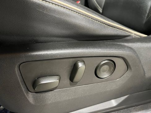 Used 2023 GMC Yukon XL SLT image 27