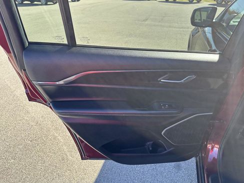 Used 2022 Jeep Grand Cherokee L Laredo w/ Luxury Tech Group I image 16