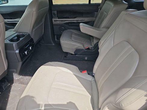 Used 2018 Ford Expedition Limited w/ Equipment Group 302A AWD/4WD image 15