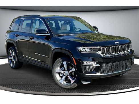 New 2025 Jeep Grand Cherokee Limited w/ Luxury Tech Group II AWD/4WD image 2