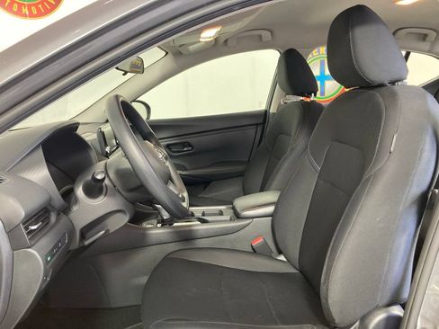 Used 2025 Nissan Sentra S FWD image 9
