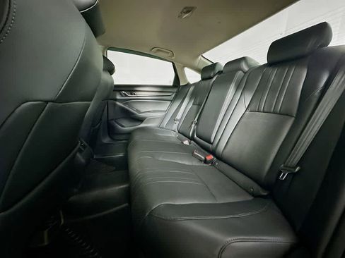 Used 2018 Honda Accord Touring image 14
