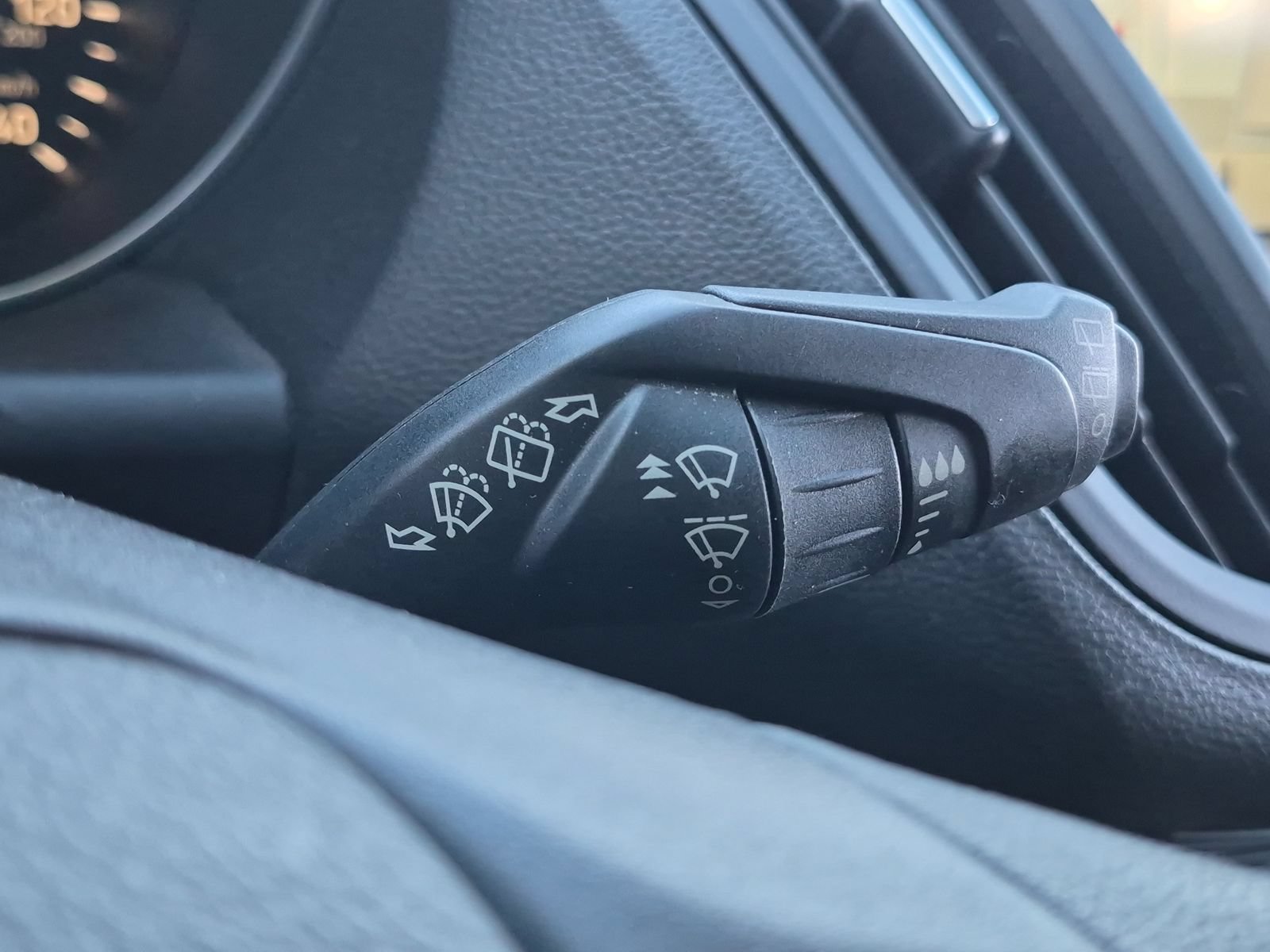 Used 2019 Ford Escape Titanium AWD/4WD image 26