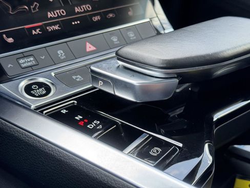 Used 2021 Audi e-tron Premium w/ Convenience Plus Package image 21