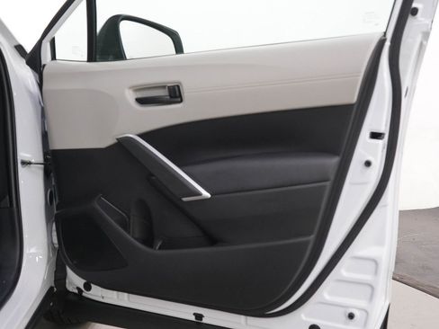 Used 2022 Toyota Corolla Cross L AWD/4WD image 9