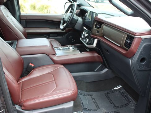 Used 2024 Ford Expedition Limited AWD/4WD image 24