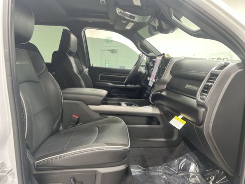 Used 2025 RAM 2500 Laramie AWD/4WD image 25