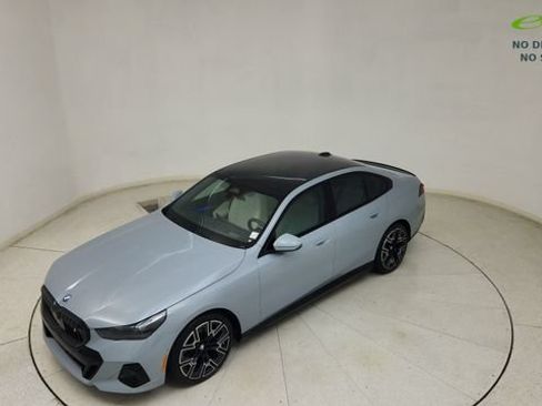 Used 2026 BMW i5 eDrive40 w/ M Sport Package RWD image 23